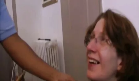 Ładny erotyczne filmy po polsku ladyboy w a przezroczysty czarny ciało