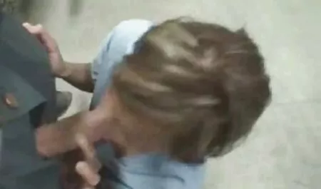 Dziewczyna z objawami ssania filmy erotyczne młode