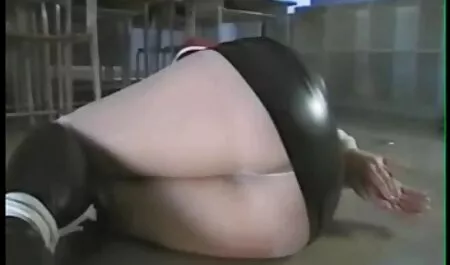 Kazała mu dotknąć jej tyłka i zabrała mężczyznę do pokoju, w którym filmy porno bez logowania widział z nią kaczkę