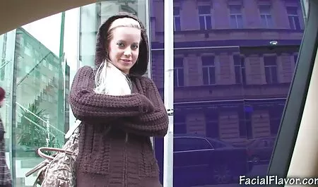 Ładna najlepsze strony z darmowym porno młoda dziwka z kasjerem w transporcie