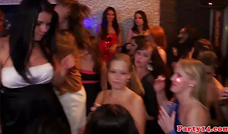 Gorąca dziewczyna powiesiła oglądać kot filmy erotyczne 4k Kot