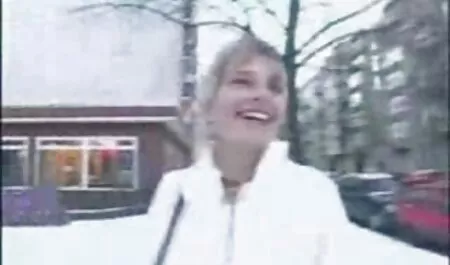 Po filmy porno z lektorem poprawieniu języka otworzyły się drzwi jego dobrze wyposażonego mieszkania