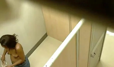 Śmieszne mokre korki na penisa faceta porno kobiety z koniem