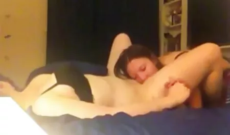 Zapracowana kobieta zaczęła zapewniać intymność seksualną filmy erotyczne w jezyku polskim