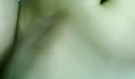 Nagie kobiety myją się w łazience filmiki porno z mamuskami