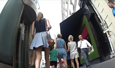 Rosyjska piękność lubi filmy erotyczne starsze oglądać piękno